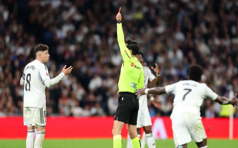 عقوبة لجنة المسابقات بالاتحاد الإسباني ضد فالفيردي بعد طرده في ديربي أتلتيكو